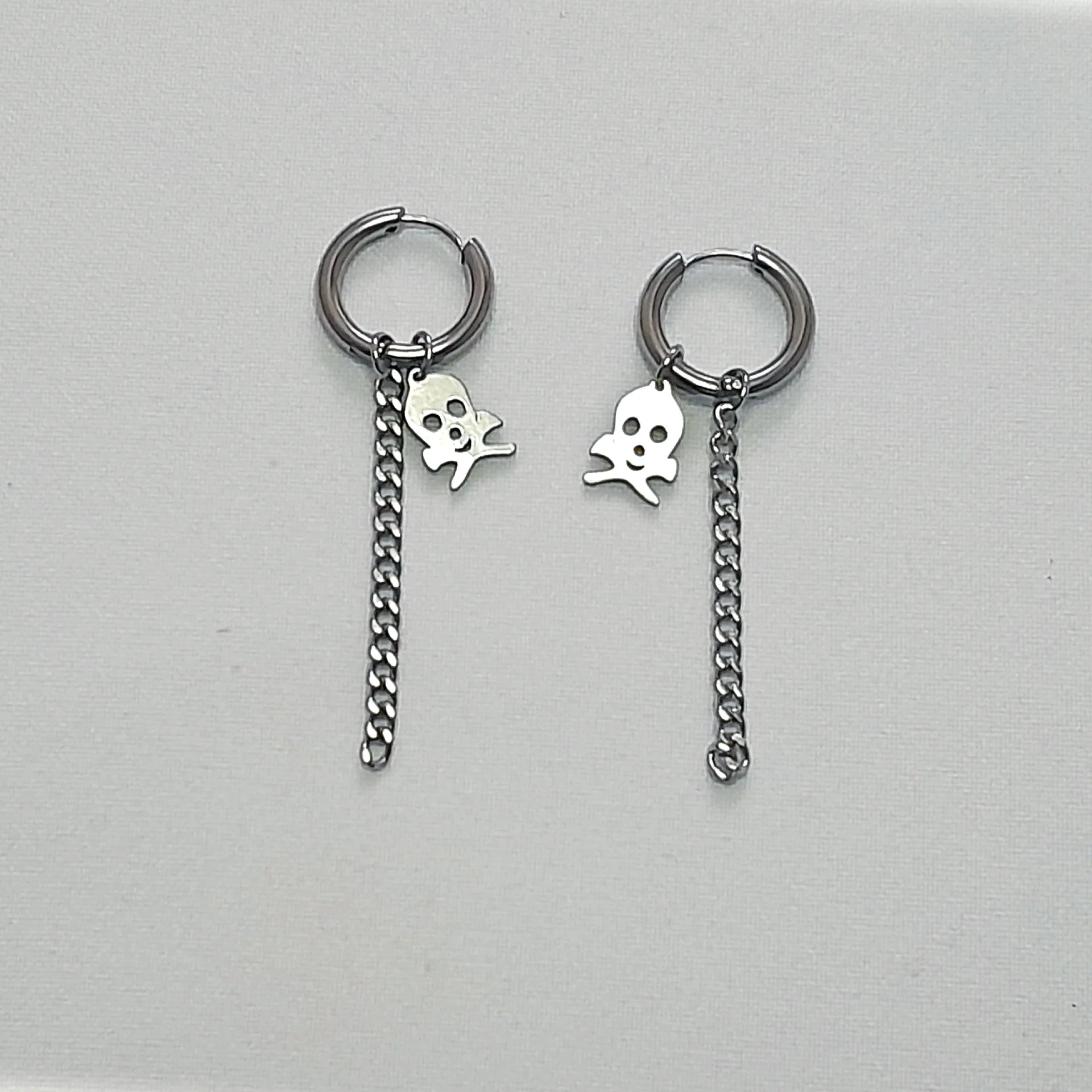 drop chain huggies